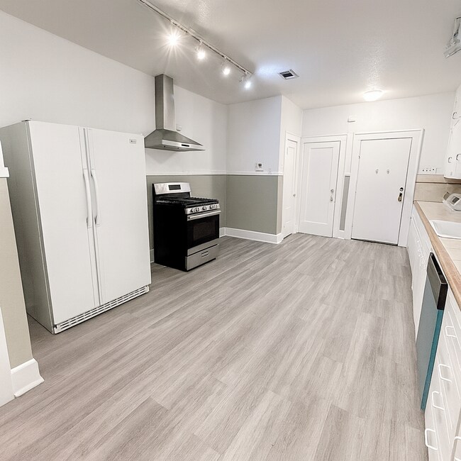 Photo - Best located house in West Campus, 6 large bedrooms open floorplan.