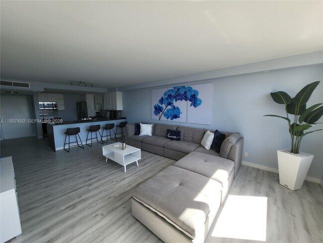 Photo - 3180 S Ocean Dr Unidad 821