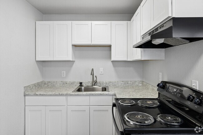 1BR, 1BR - 414SF - Kitchen