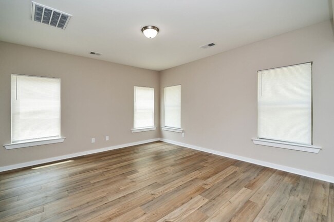 Photo - Move-In Special! Pay only ½ of your first ...