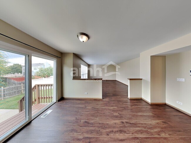 Photo - 434 Monarch Ln