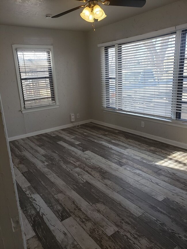 Photo - 2104 9th Ave