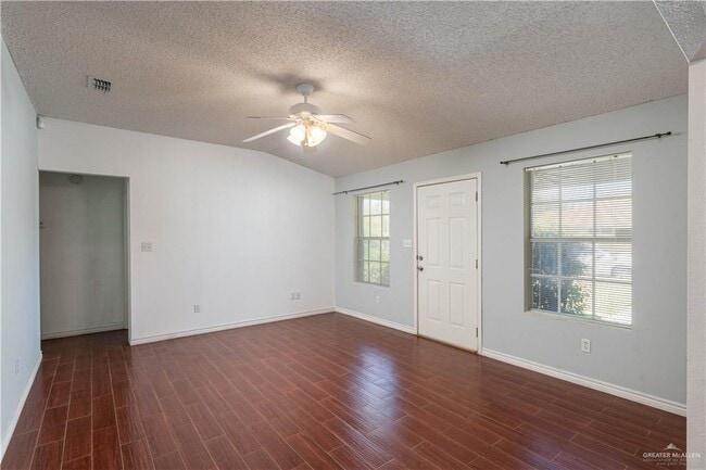 Photo - 17 Roundup Cir