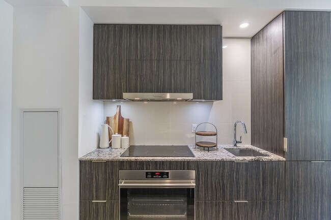 Photo - 1 Bloor St E