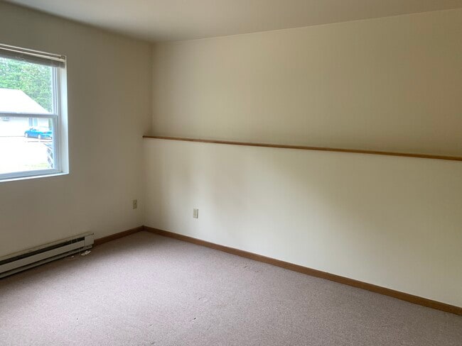 Photo - 327 3rd St W