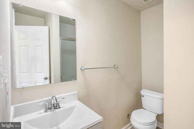 Photo - 2887 Falkirk Alley