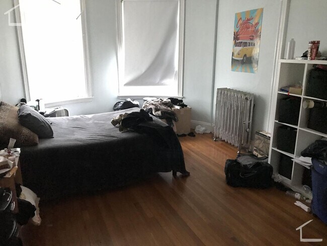 Photo - Beautiful 4.5 Bed Unit With Great Location in Brookline Available 9/1/26