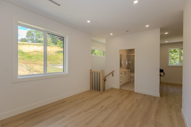 Photo - 34165 Hartman Ave