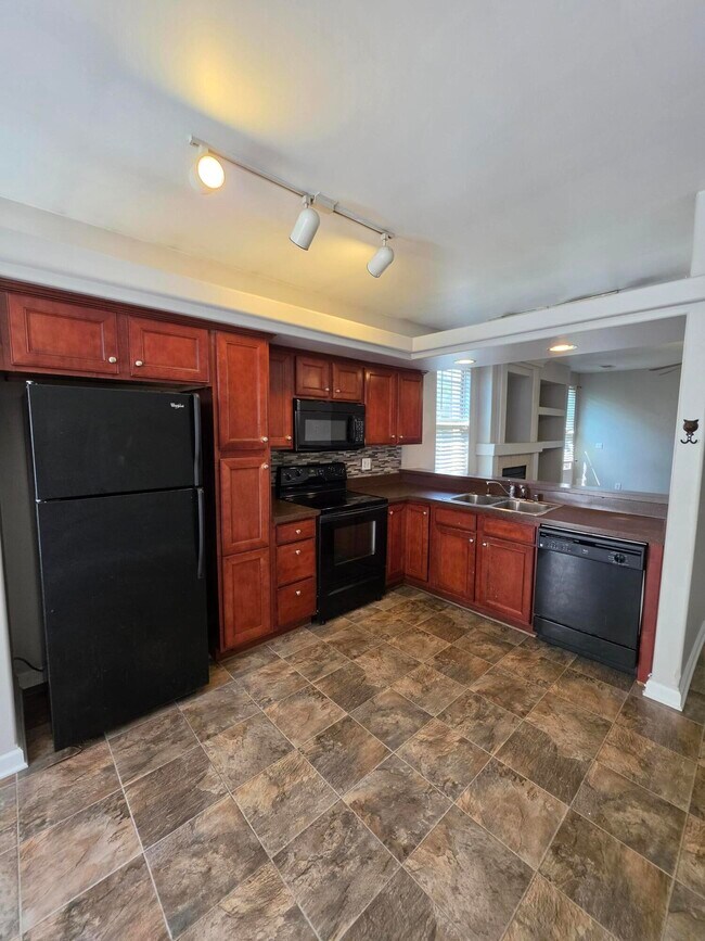 620 Green Valley Dr