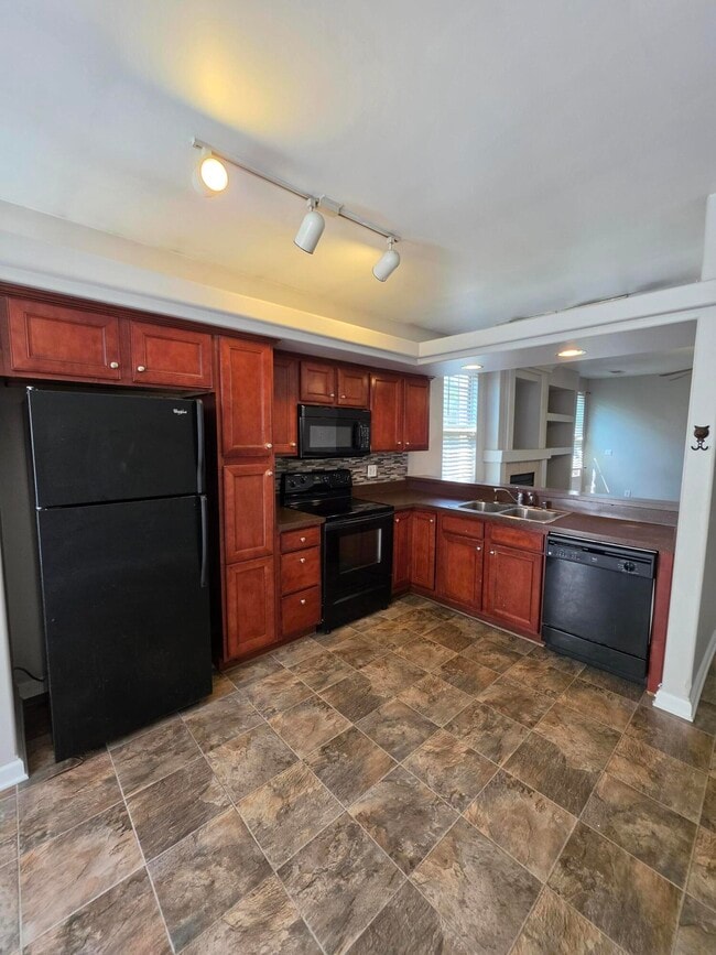 Photo - 620 Green Valley Dr