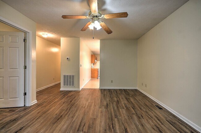 Photo - 303 Moorland Dr House