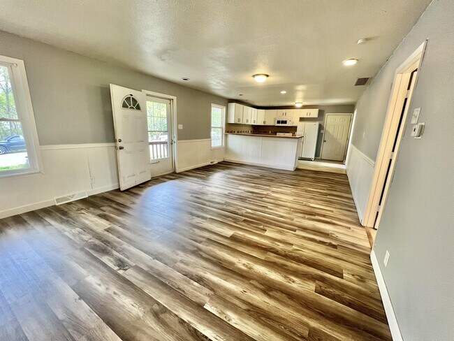 Photo - 213 Circle Dr