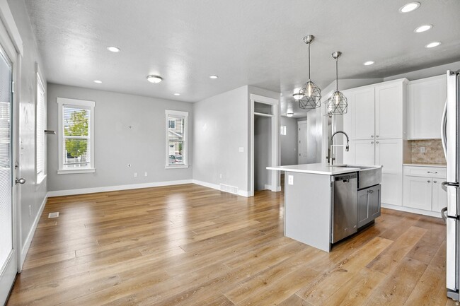 167 W Silver Springs Dr