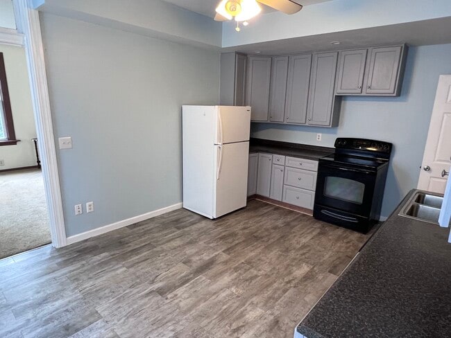 Photo - 2240 Victor St