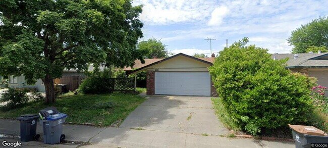 Building Photo - Affordable east Davis living