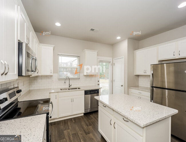 Photo - 3654 Madison St