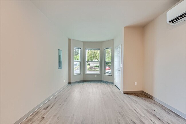 Photo - 1410 6th Ave Unidad 1410 6th Ave  1 (Bottom )