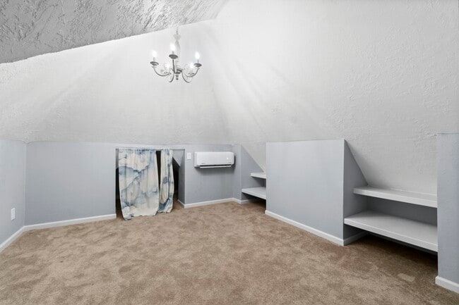 Building Photo - 590 Edgewood Dr