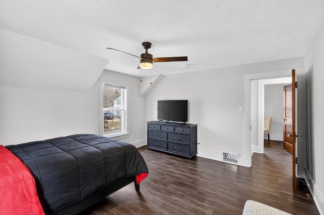 Photo - 430 N Linden St