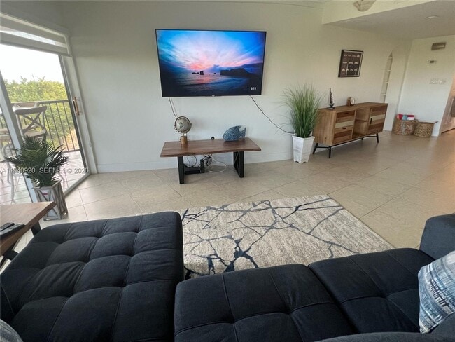 Photo - 1998 Overseas Hwy Unidad 33A