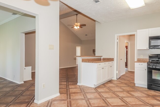 Photo - 17214 Thorhill St