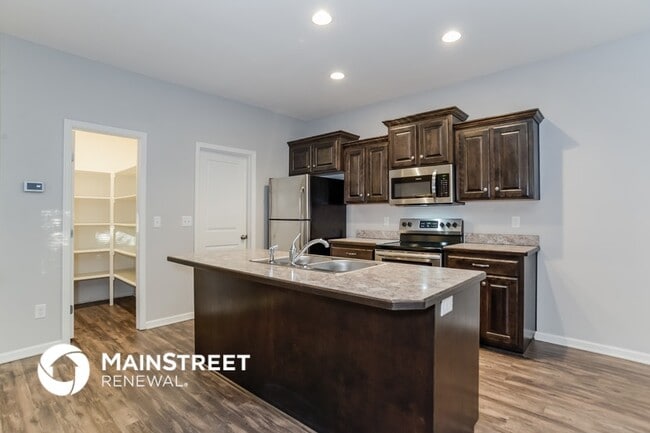 Photo - 215 NE Katie Ct