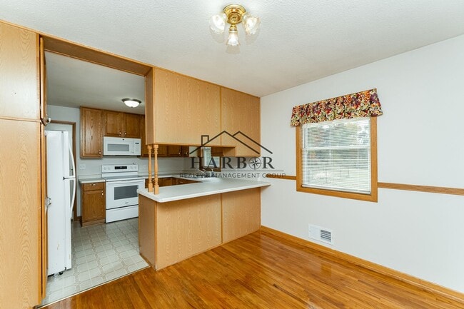 Photo - 2920 20th St SE