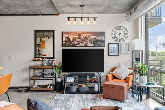 Photo - 730 N 4th St