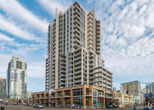 Building Photo - Elegant & Modern 2BD/2BA Condo in Downtown... Unit 1403