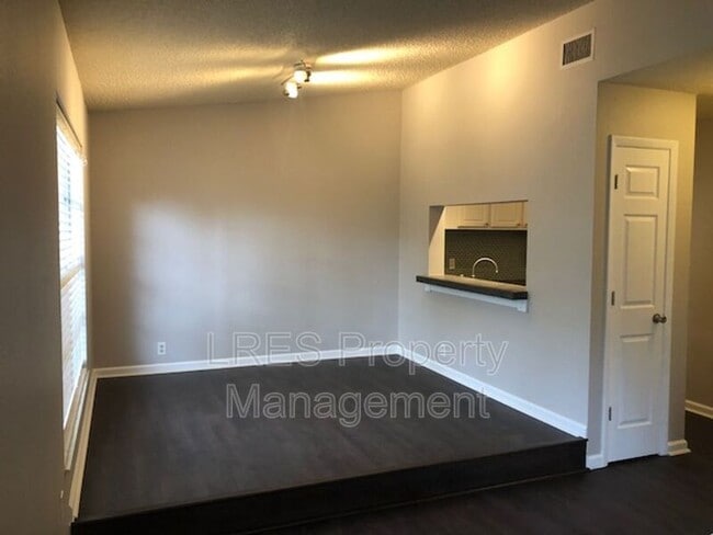 Photo - 1406 Northlake Dr