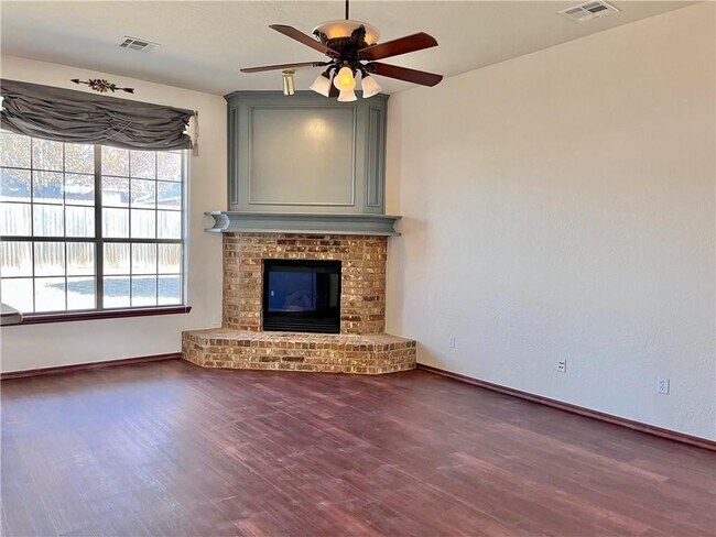 Photo - 628 Allison Ln