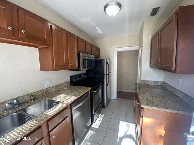 Photo - 2673 Forbes St