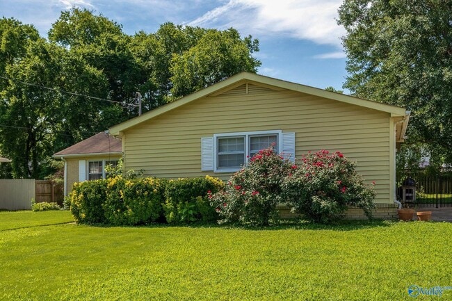 Photo - 904 SE Chatterson Rd