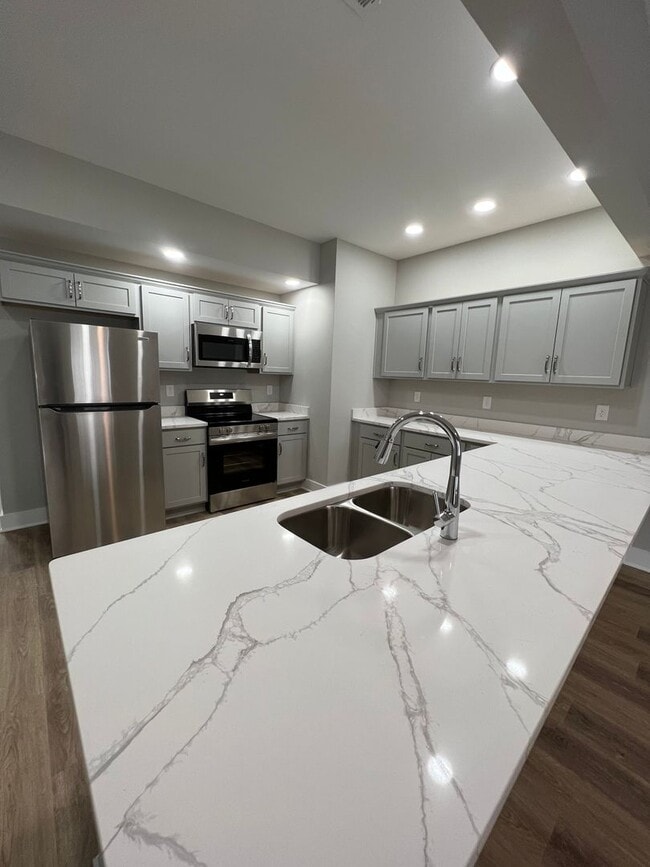 Building Photo - 104 Tivoli Path