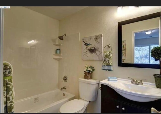 Photo - 2118 Alexander Way
