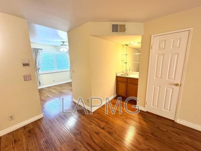 Photo - 12251 Moorpark St