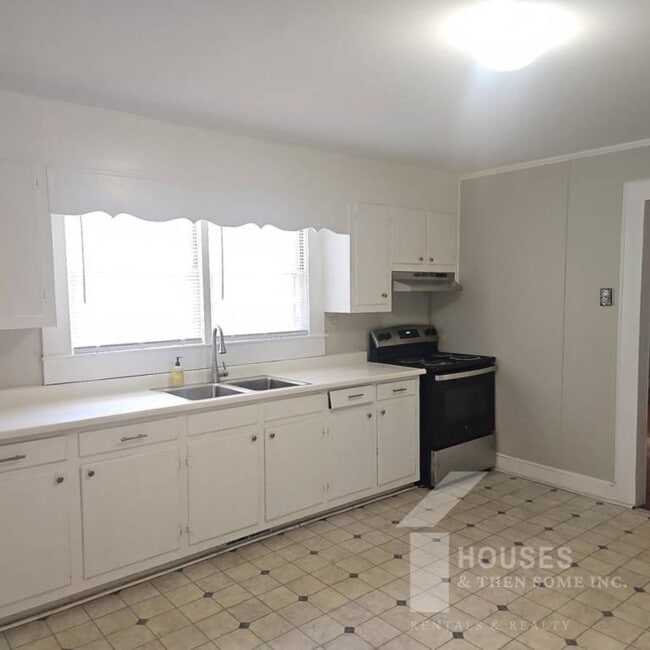 Photo - 263 Beacon St