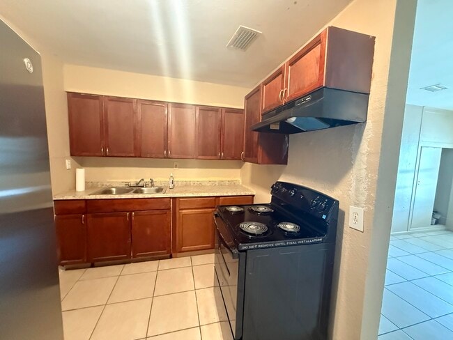 Photo - 1604 Zephyr Ave