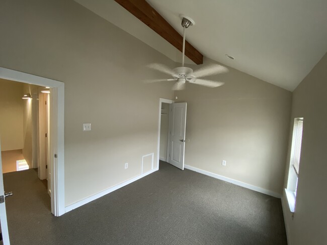 Photo - 218 E Elm St