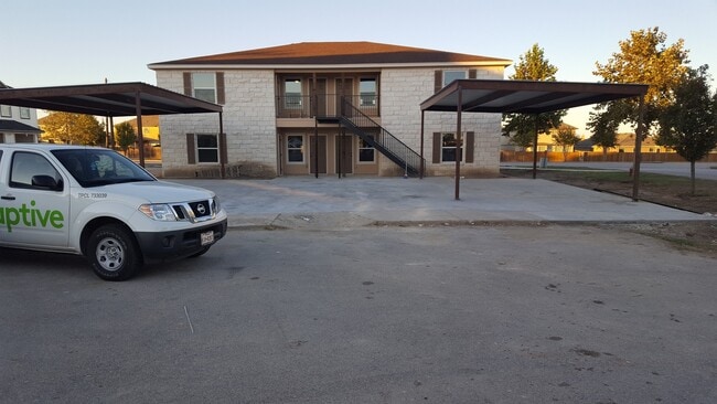 Building Photo - 92 Sandstone Dr Unit B