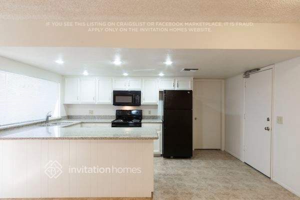 Photo - 1129 E Hampton Cir