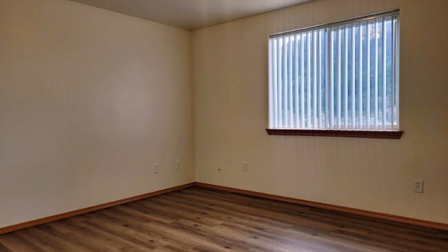 Photo - 499 Maylea Pl