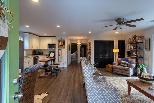 Photo - 7621 Maple Pl