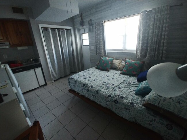 Photo - 120 NE 20th Ave Unit Studio