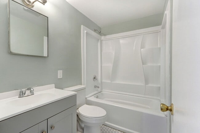 Building Photo - One block from Historic District - Renovated Two Bedroom Unit Apartment B