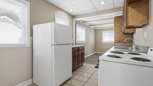 Photo - 1511 E Harry Ave