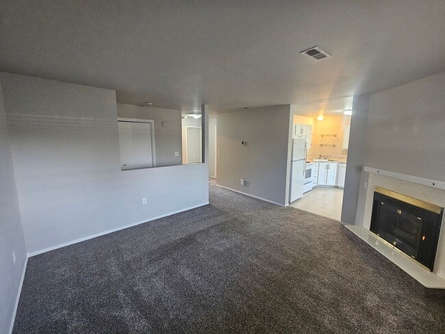 Building Photo - The Perfect Blend of Comfort and Function Rental