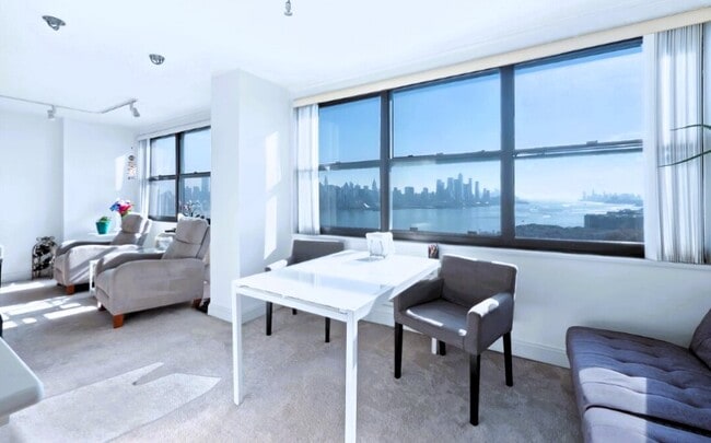 Building Photo - 7000 Kennedy Blvd E Unit 26E