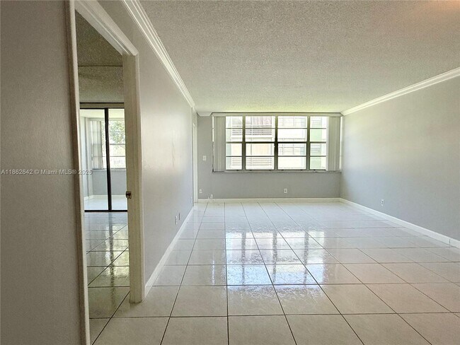 Photo - 2781 Taft St Unit 208