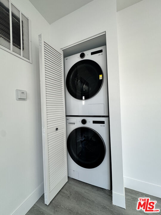 Photo - 1279 N Harper Ave Unidad 5